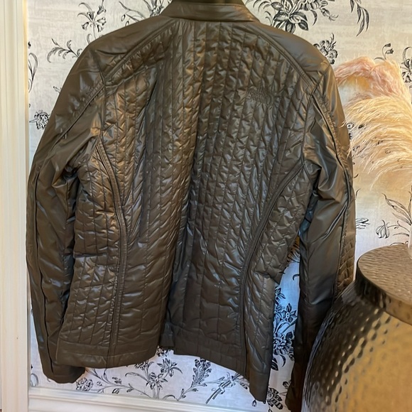 North Face puffer moto jacket - Picture 7 of 7